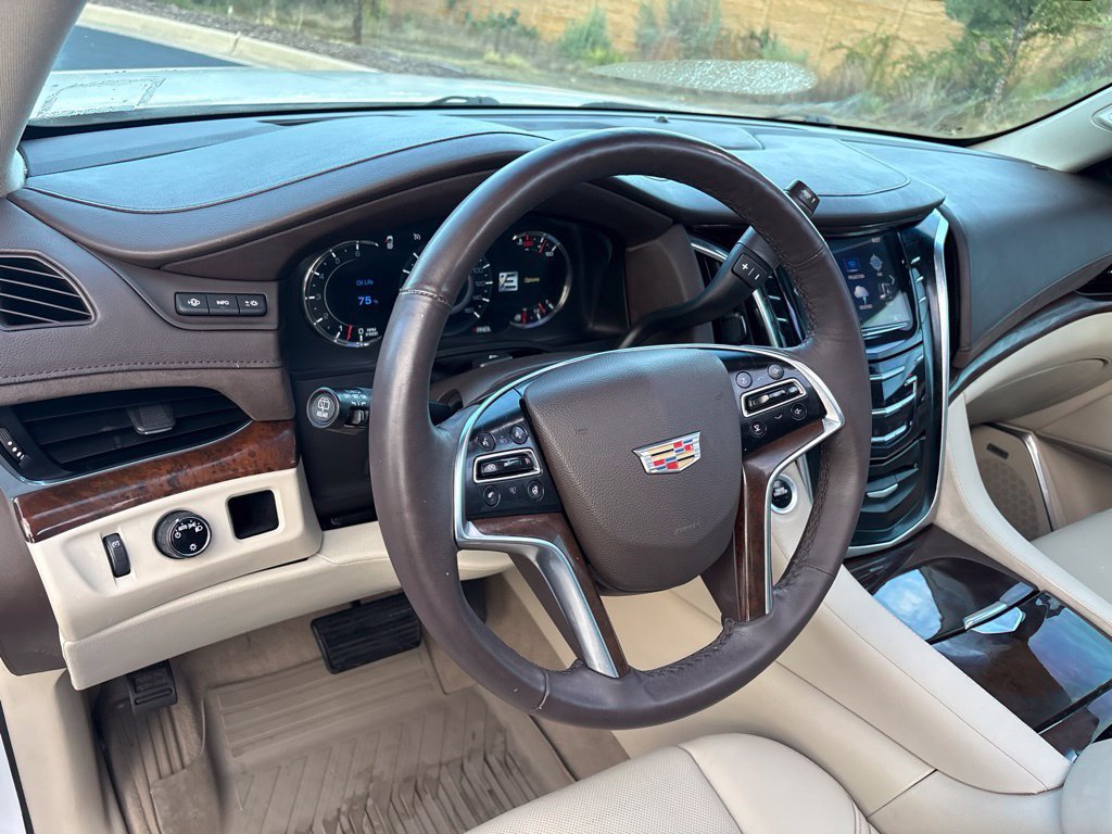 Used 2017 Cadillac Escalade Luxury RWD image 13