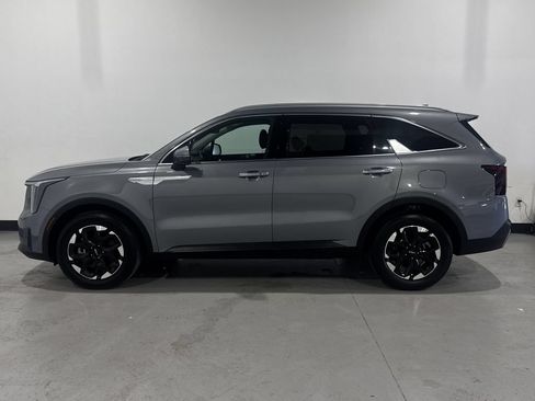 Used 2024 Kia Sorento S FWD image 12