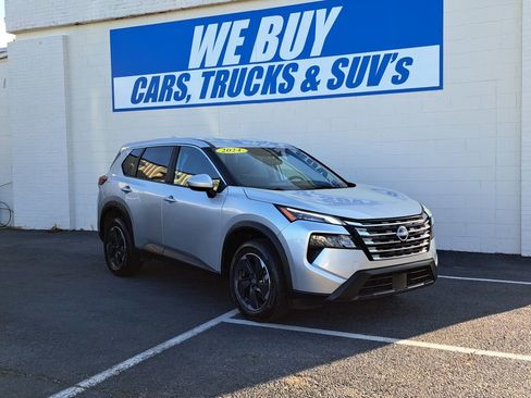 Used 2024 Nissan Rogue SV image 1