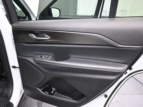 Used 2023 Jeep Grand Cherokee L Laredo image 23