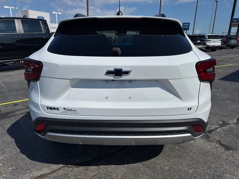 Used 2025 Chevrolet Trax LT w/ Driver Confidence Package image 4