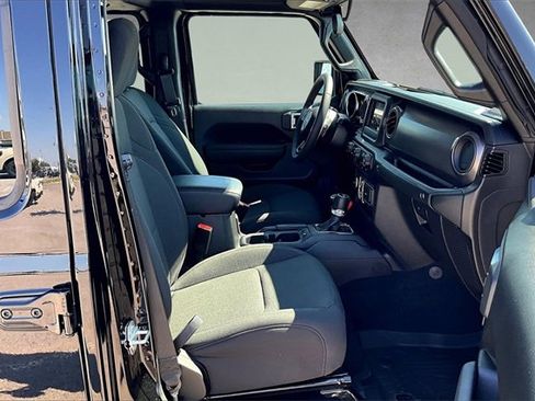 Used 2023 Jeep Gladiator Sport image 7