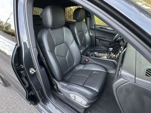 Certified 2023 Porsche Macan image 18