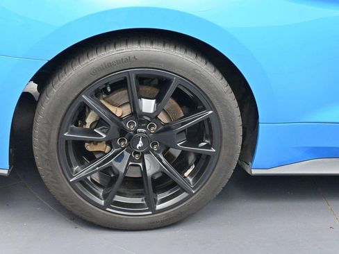 Used 2017 Ford Mustang GT Premium w/ Black Accent Package RWD image 32