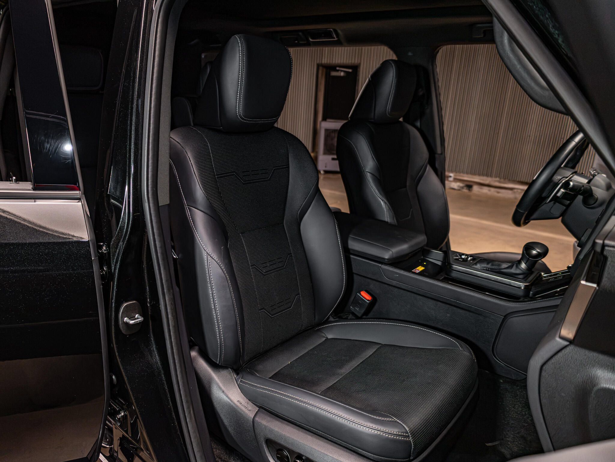 Used 2025 Lexus GX 550 w/ Accessory Package (31) AWD/4WD image 28