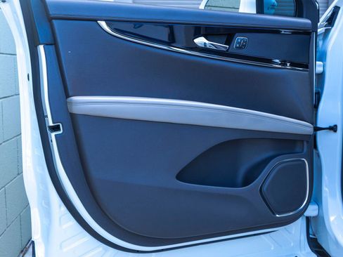 Used 2021 Lincoln Nautilus AWD w/ Equipment Group 101A image 12