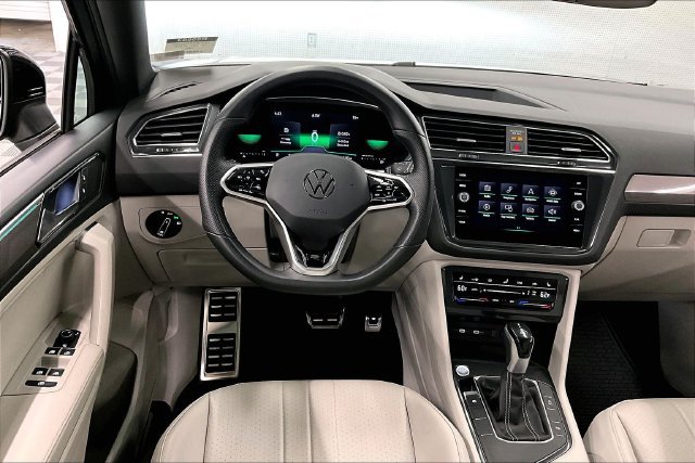 Used 2022 Volkswagen Tiguan SE R-Line FWD image 5