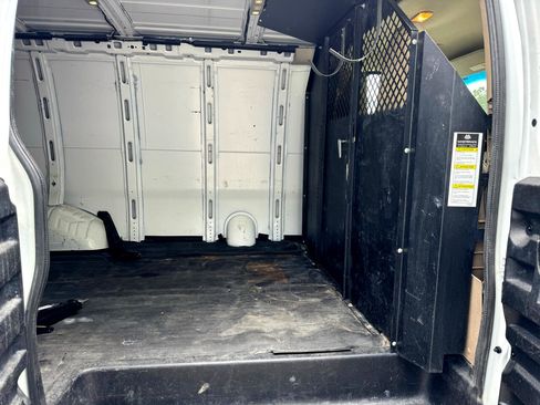 Used 2021 Chevrolet Express 2500 image 12