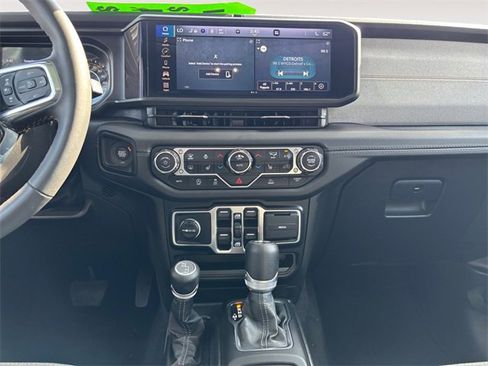 Used 2024 Jeep Wrangler Sahara image 11