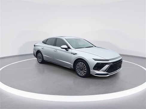Certified 2025 Hyundai Sonata SEL image 2