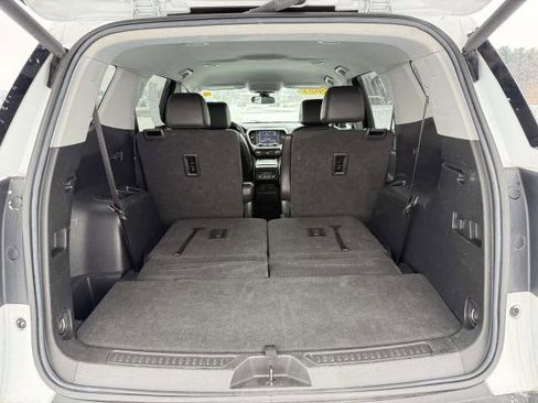 Used 2023 GMC Acadia SLT image 9