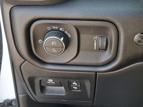 Used 2022 RAM 1500 Big Horn AWD/4WD image 24