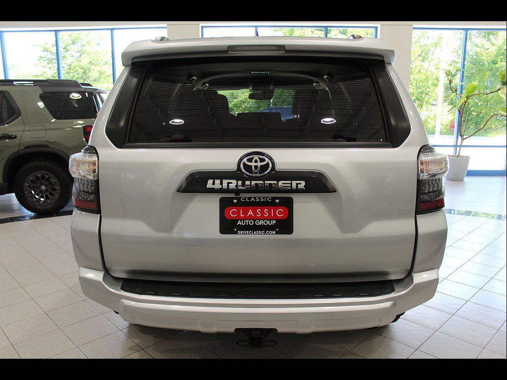 Used 2024 Toyota 4Runner TRD Off-Road Premium AWD/4WD image 6