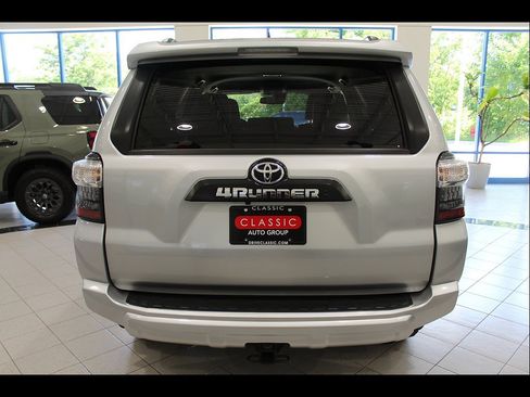 Used 2024 Toyota 4Runner TRD Off-Road Premium AWD/4WD image 6