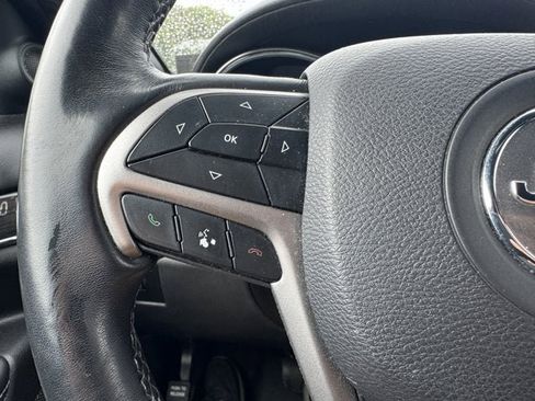 Used 2019 Jeep Grand Cherokee Overland AWD/4WD image 19