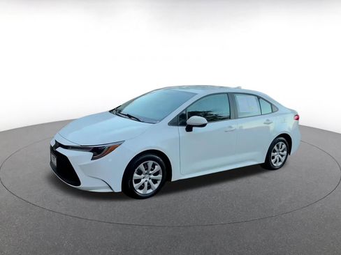 Used 2025 Toyota Corolla LE image 8