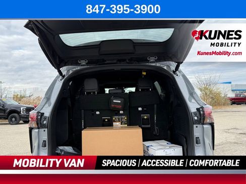 Used 2025 Toyota Sienna XSE w/ XSE Plus Package AWD/4WD image 21