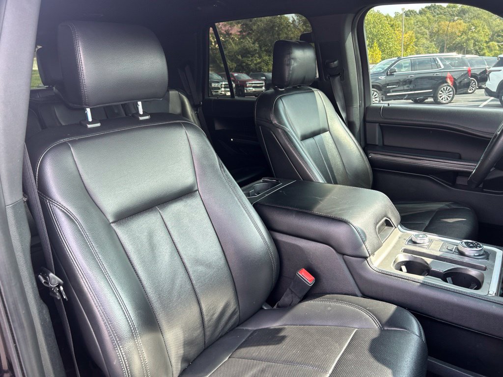 Used 2019 Ford Expedition XLT w/ Equipment Group 202A AWD/4WD image 38