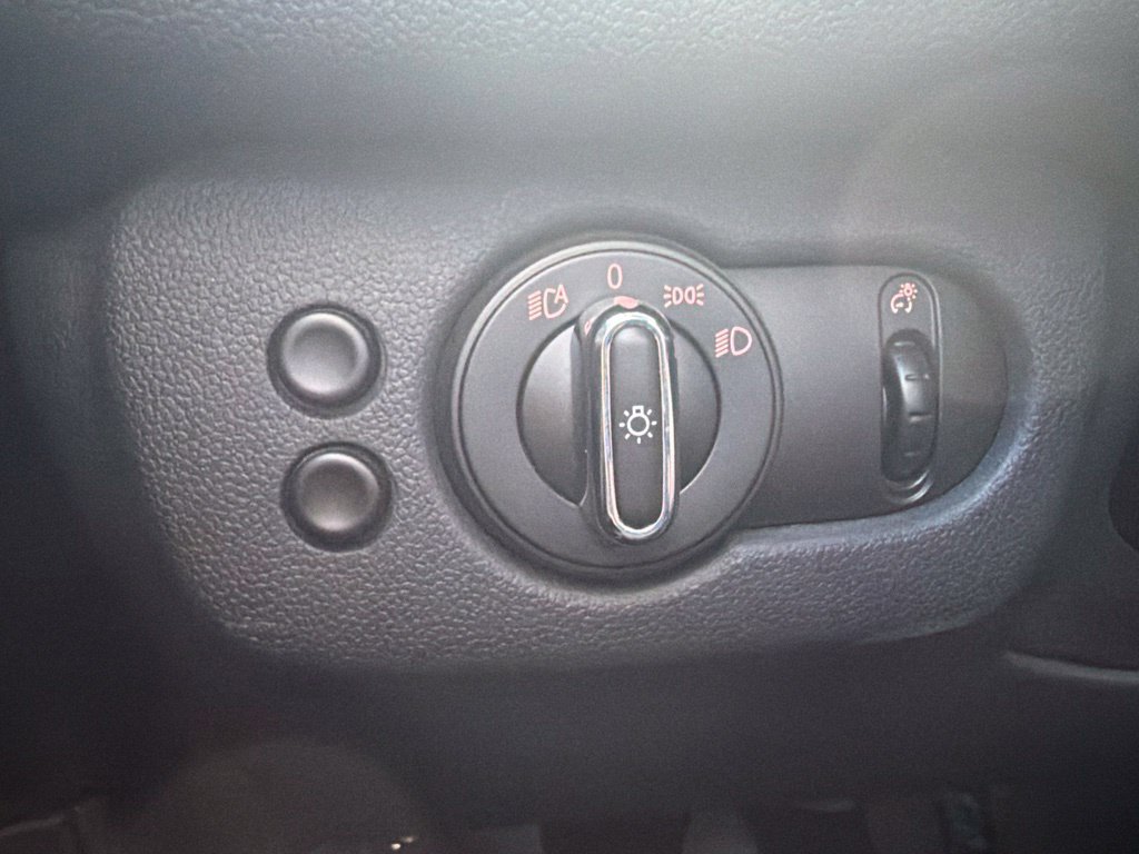 Used 2016 MINI Cooper Clubman FWD image 28