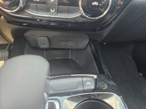 Certified 2025 Chevrolet Trax LT FWD image 30