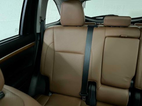 Used 2017 Toyota Highlander Limited Platinum AWD/4WD image 12