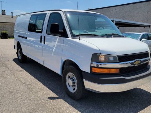 Used 2014 Chevrolet Express 3500 Extended RWD image 3