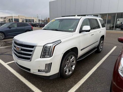 Used 2018 Cadillac Escalade Luxury image 1