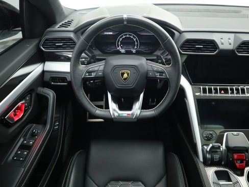 Used 2022 Lamborghini Urus image 10
