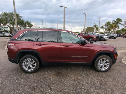 Used 2022 Jeep Grand Cherokee Limited image 4