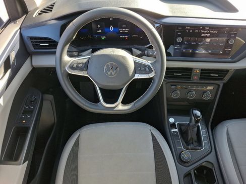 Used 2022 Volkswagen Taos SE image 11