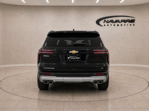 Used 2025 Chevrolet Traverse LT FWD image 7