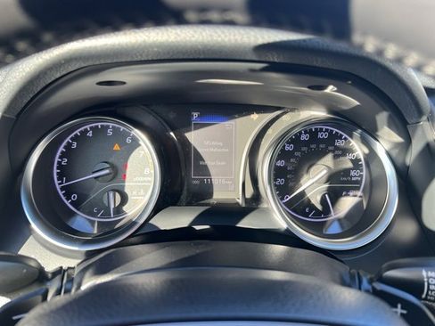 Used 2018 Toyota Camry L image 33