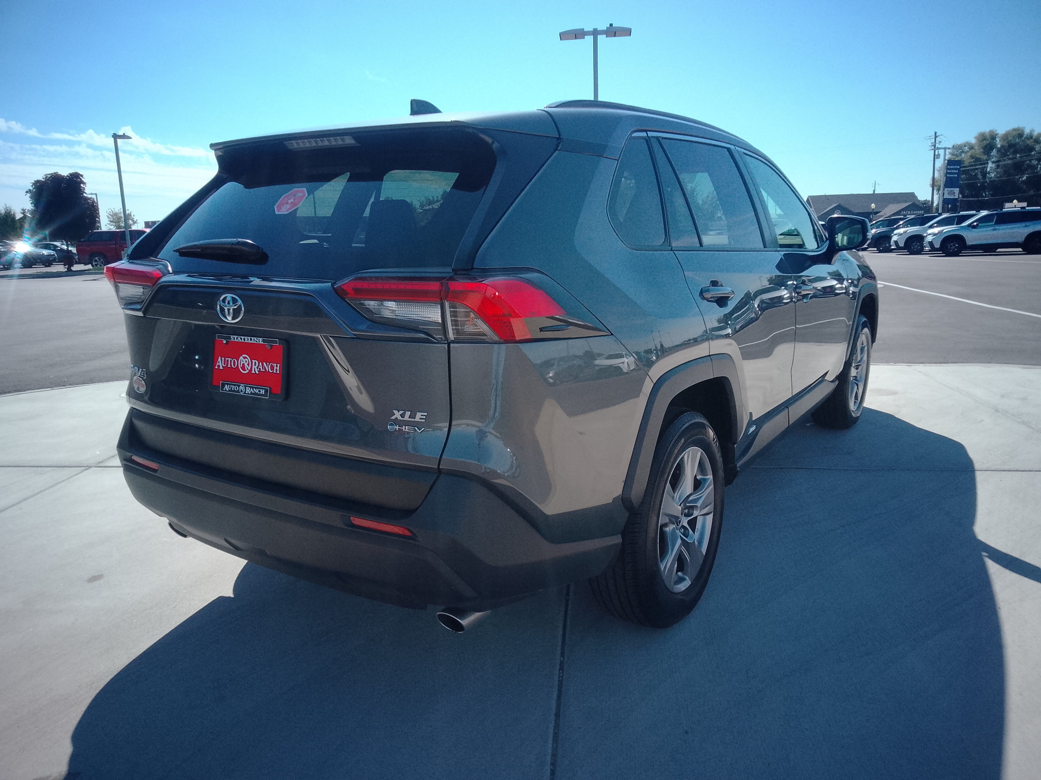 Used 2025 Toyota RAV4 XLE AWD/4WD image 2