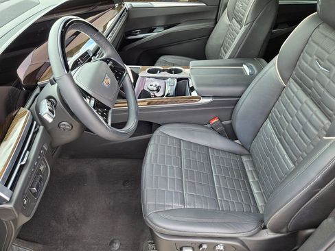 Certified 2025 Cadillac Escalade Sport Platinum image 11