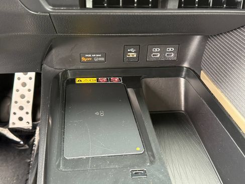 Used 2025 Toyota Camry SE FWD image 18