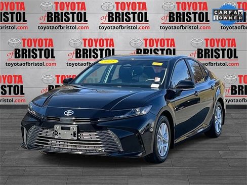 Used 2025 Toyota Camry XLE image 7