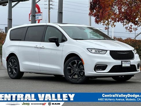 New 2026 Chrysler Pacifica Select image 1