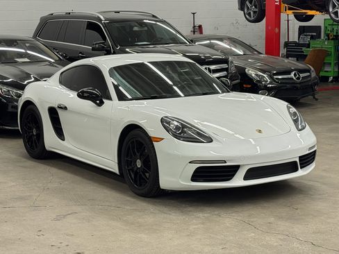 Used 2018 Porsche 718 Cayman RWD image 9