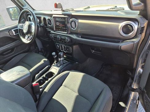 Used 2020 Jeep Gladiator Overland AWD/4WD image 28