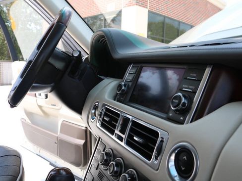 Used 2010 Land Rover Range Rover HSE LUX AWD/4WD image 37