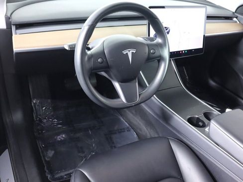 Used 2018 Tesla Model 3 image 9