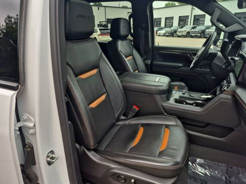 Used 2024 GMC Sierra 2500 AT4 w/ AT4 Premium Plus Package AWD/4WD image 29
