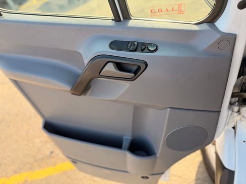 Used 2013 Mercedes-Benz Sprinter 2500 image 19