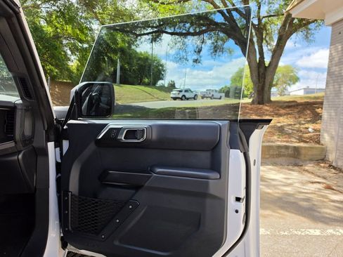 Used 2025 Ford Bronco Badlands image 47