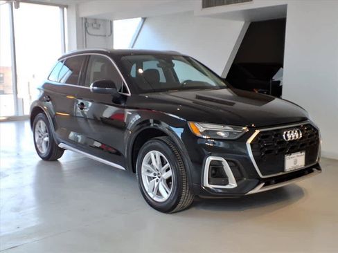 Used 2023 Audi Q5 2.0T Premium w/ Convenience Package image 3
