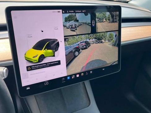 Used 2025 Tesla Model Y Long Range AWD/4WD image 16