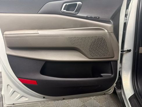 Used 2026 Kia Carnival EX FWD image 11