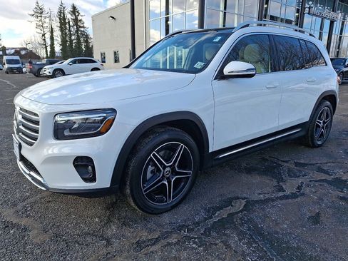 Used 2026 Mercedes-Benz GLB 250 4MATIC image 3