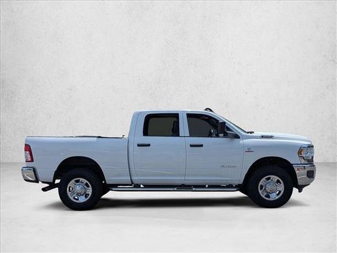 Used 2022 RAM 3500 Tradesman w/ Chrome Appearance Group AWD/4WD image 4