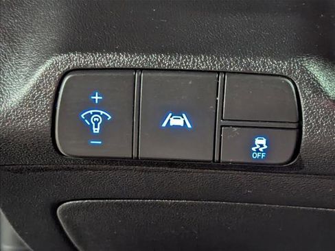 Used 2023 Hyundai Elantra SEL image 12